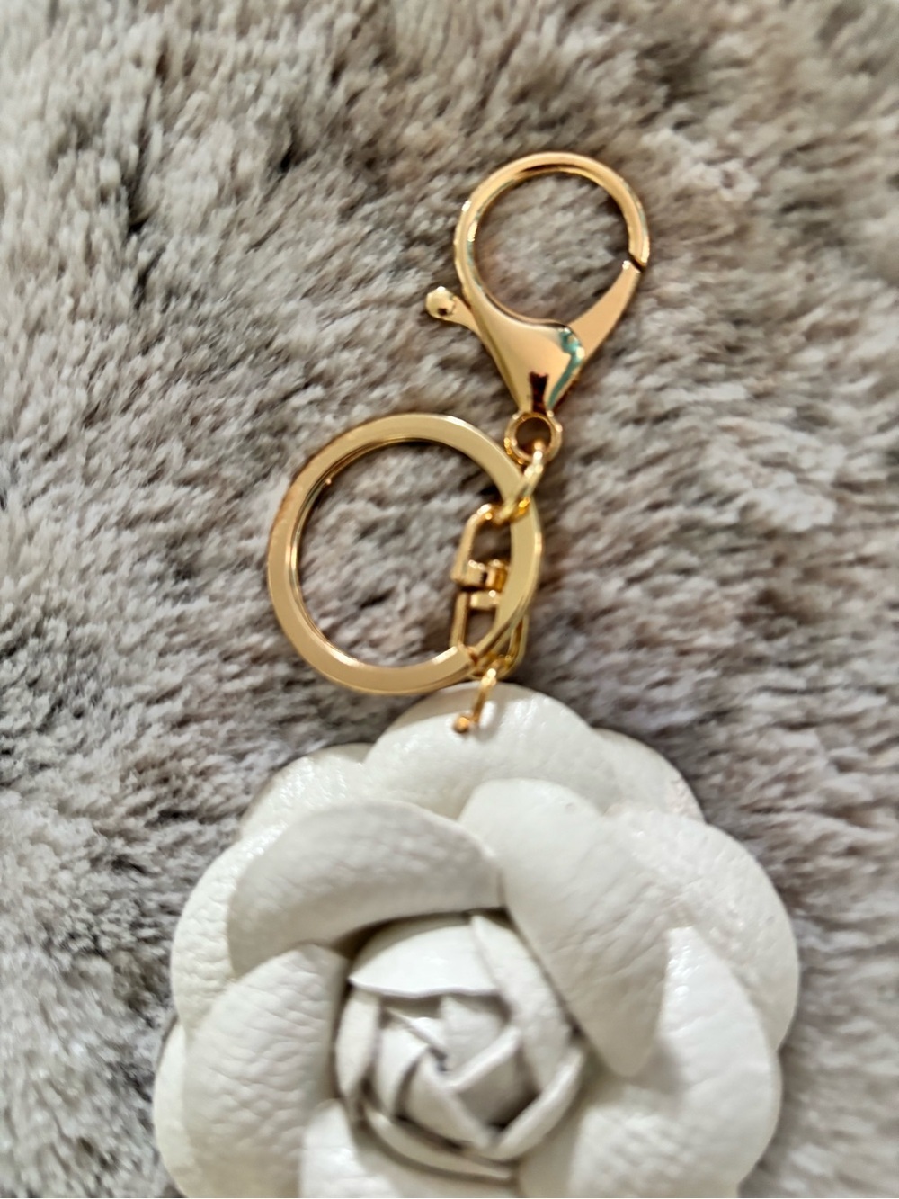 White Faux Leather Camellia Flower Tassel Keychain Bag Charm New - Picture 4 of 7